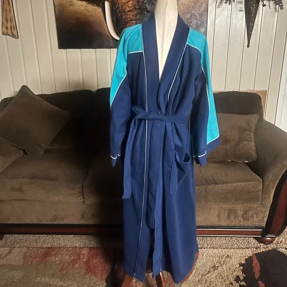 Classic collection by Van Heusen Men’s Navy/Turquoise ~ One Size Robe ~ New - Picture 5 of 16